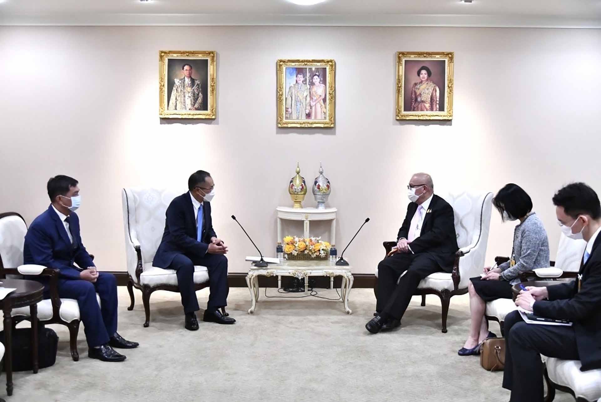 Phó Thủ tướng, Bộ trưởng Bộ Năng lượng Thái Lan Supattanapong Punmeechaow tiếp Đại sứ Phan Chí Thành. Phó Thủ tướng, Bộ trưởng Bộ Năng lượng Thái Lan Supattanapong Punmeechaow tiếp Đại sứ Phan Chí Thành.