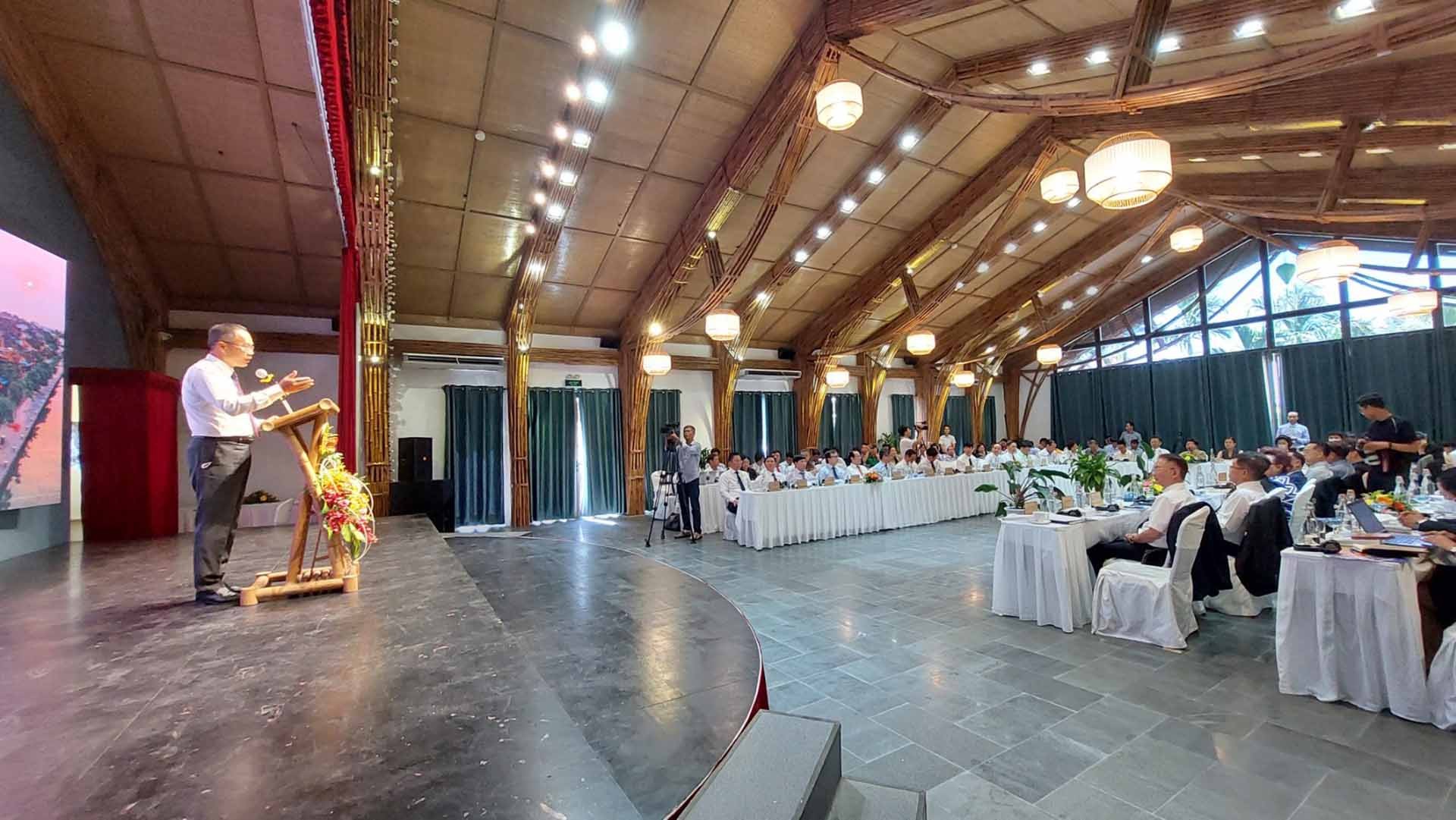 Toàn cảnh diễn đàn.