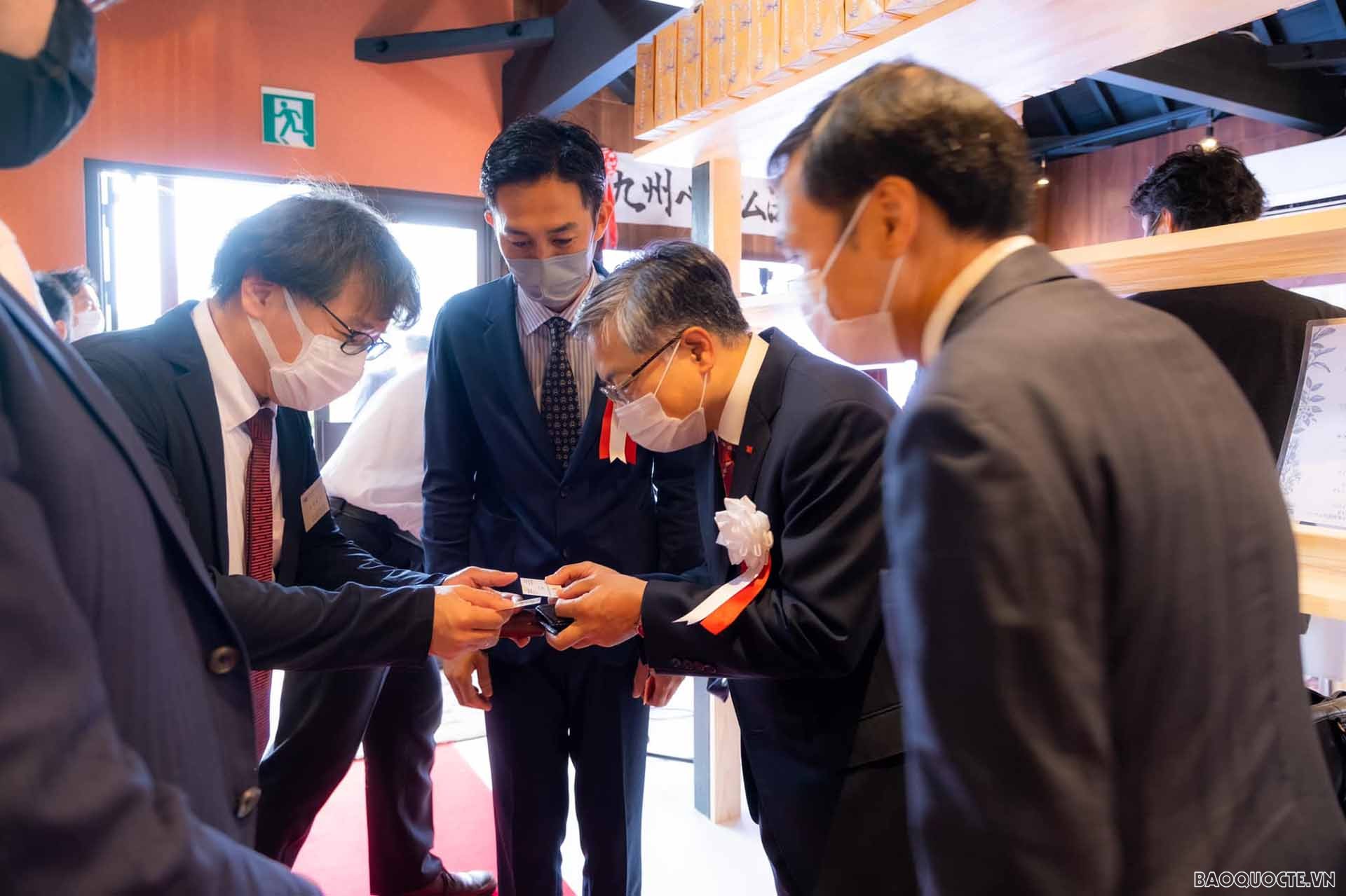 Kết nối kinh doanh tại sự kiện.