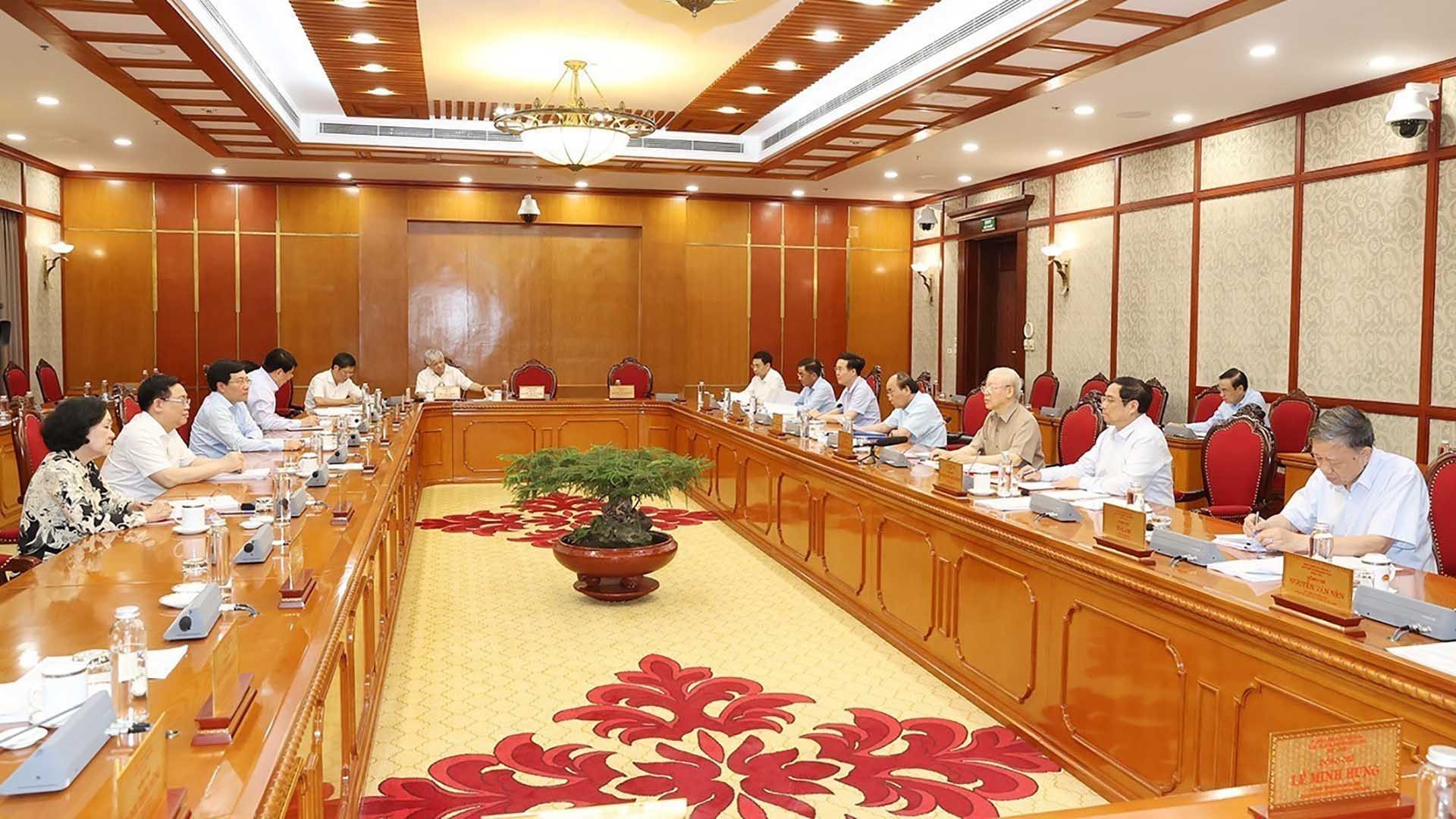 Bộ Chính trị, Ban Bí thư đã họp, xem xét những vấn đề nổi bật của đất nước, tình hình quốc tế trong quý II và 6 tháng đầu năm 2022; nhiệm vụ trọng tâm trong thời gian tới.