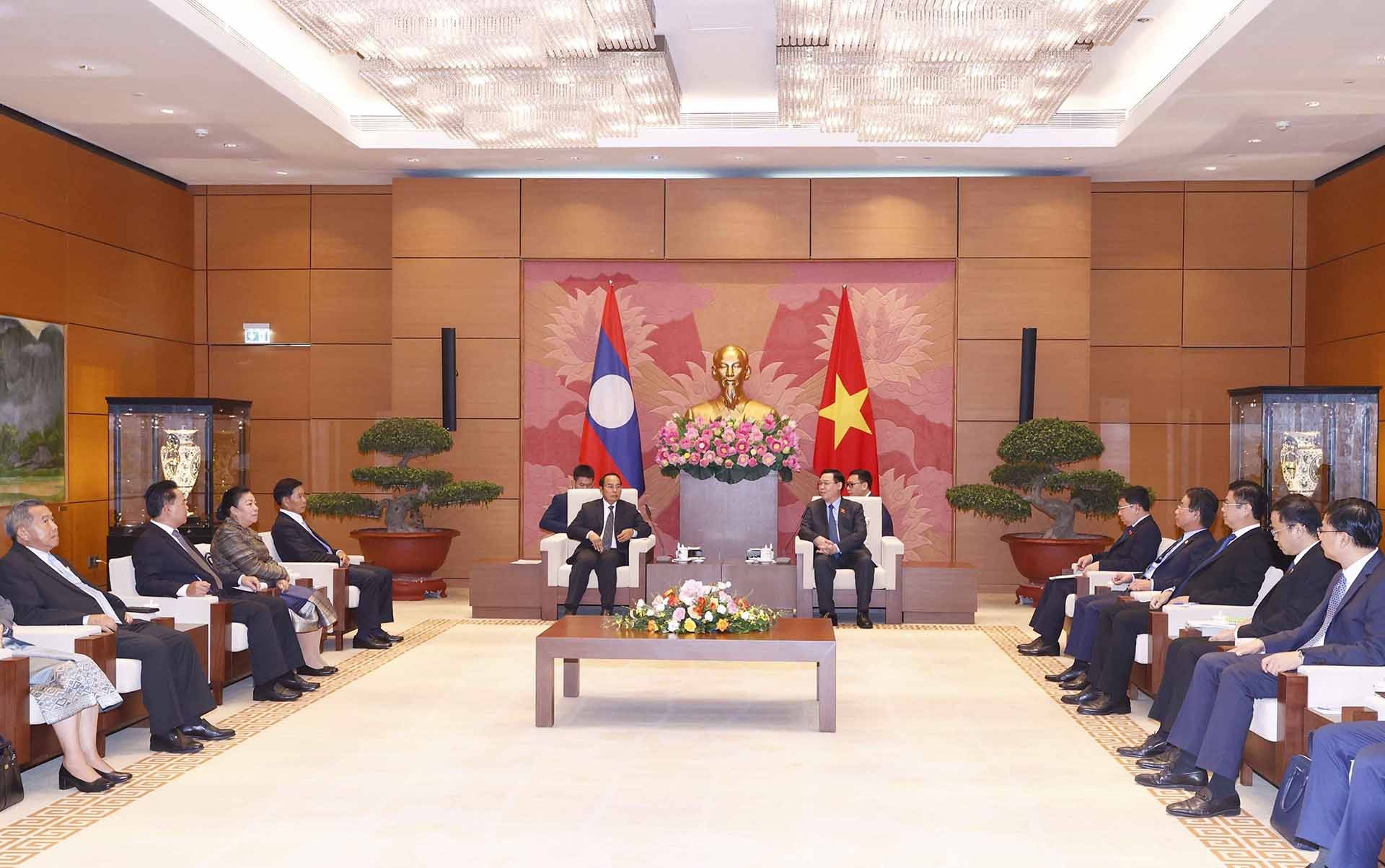 Chủ tịch Quốc hội Vương Đình Huệ tiếp Thường trực Ban Bí thư, Phó Chủ tịch nước Lào Bounthong Chitmany Chủ tịch Quốc hội Vương Đình Huệ tiếp Thường trực Ban Bí thư, Phó Chủ tịch nước Lào Bounthong Chitmany