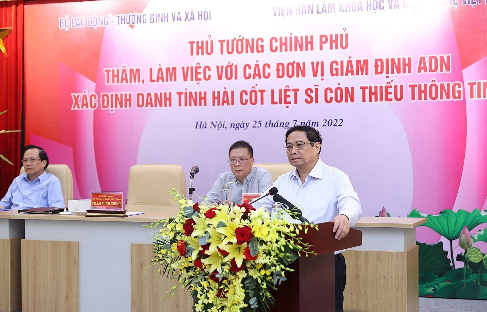 Thủ tướng Phạm Minh Chính phát biểu tại buổi làm việc với các đơn vị giám định ADN xác định danh tính hài cốt liệt sĩ. (Nguồn: TTXVN) Thủ tướng Phạm Minh Chính phát biểu tại buổi làm việc với các đơn vị giám định ADN xác định danh tính hài cốt liệt sĩ. (Nguồn: TTXVN)