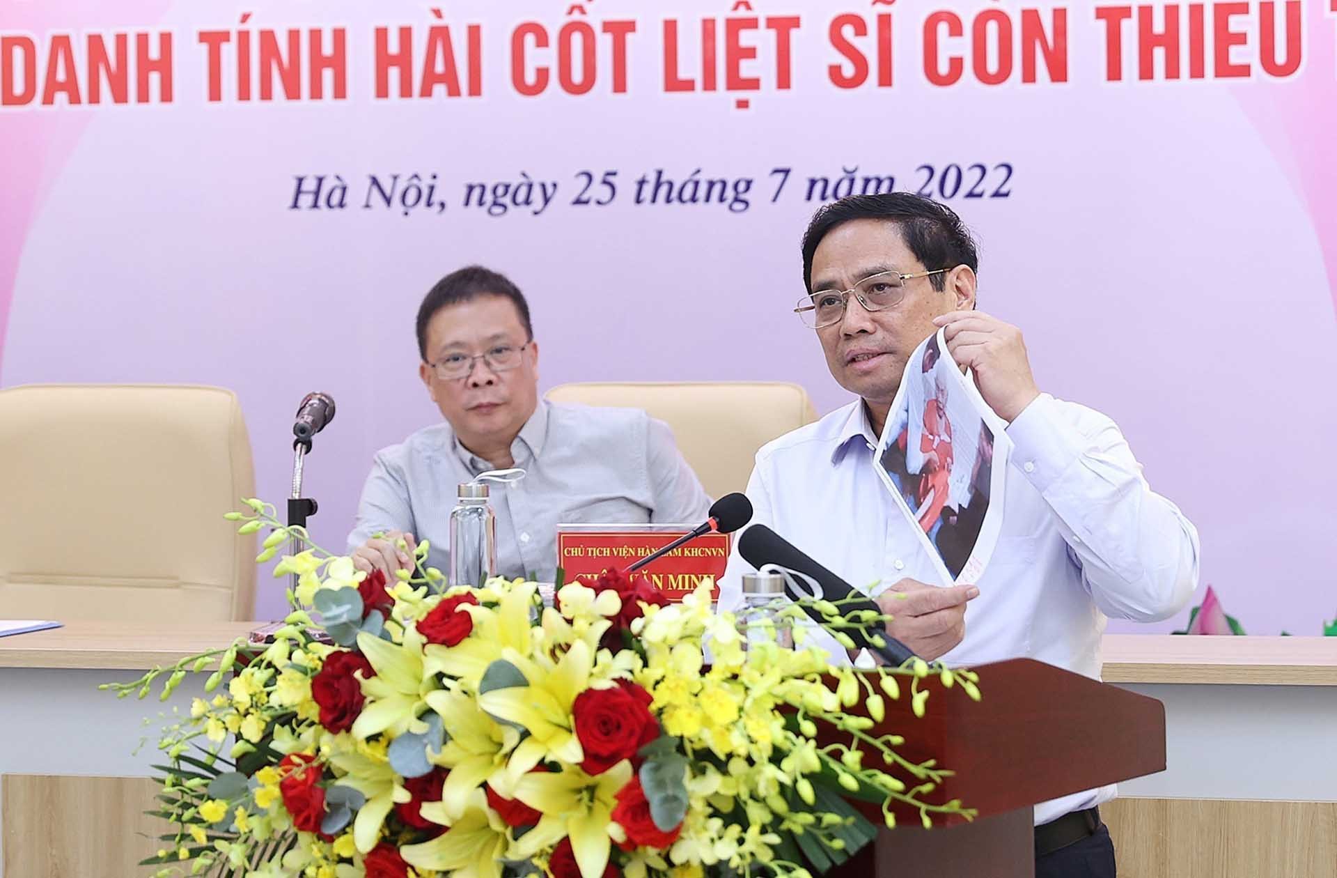 Thủ tướng Phạm Minh Chính chia sẻ về hình ảnh Mẹ Việt Nam Anh hùng Nguyễn Thị Tân ở Đô Lương, Nghệ An khi nhận được hài cốt của con trai. (Nguồn: TTXVN) Thủ tướng Phạm Minh Chính chia sẻ về hình ảnh Mẹ Việt Nam Anh hùng Nguyễn Thị Tân ở Đô Lương, Nghệ An khi nhận được hài cốt của con trai. (Nguồn: TTXVN)