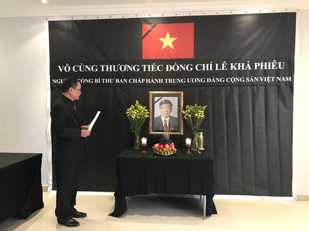 Đại sứ quán Việt Nam tại Qatar tổ chức trọng thể Lễ viếng nguyễn Tổng Bí thư Lê Khả Phiêu dai-su-quan-viet-nam-tai-qatar-to-chuc-trong-the-le-vieng-nguyen-tong-bi-thu-le-kha-phieu-2