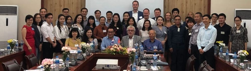 dai-su-pham-viet-anh-tiep-dai-dien-cac-doi-tac-ha-lan-trong-hop-tac-ve-trong-trot-voi-viet-nam