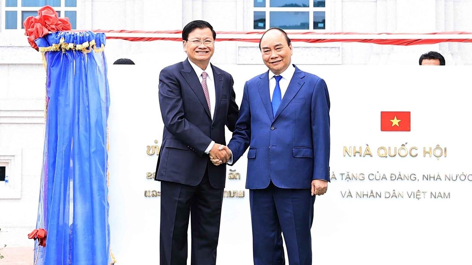 Vun đắp tình anh em Việt-Lào, cùng chia sẻ một tương lai chung