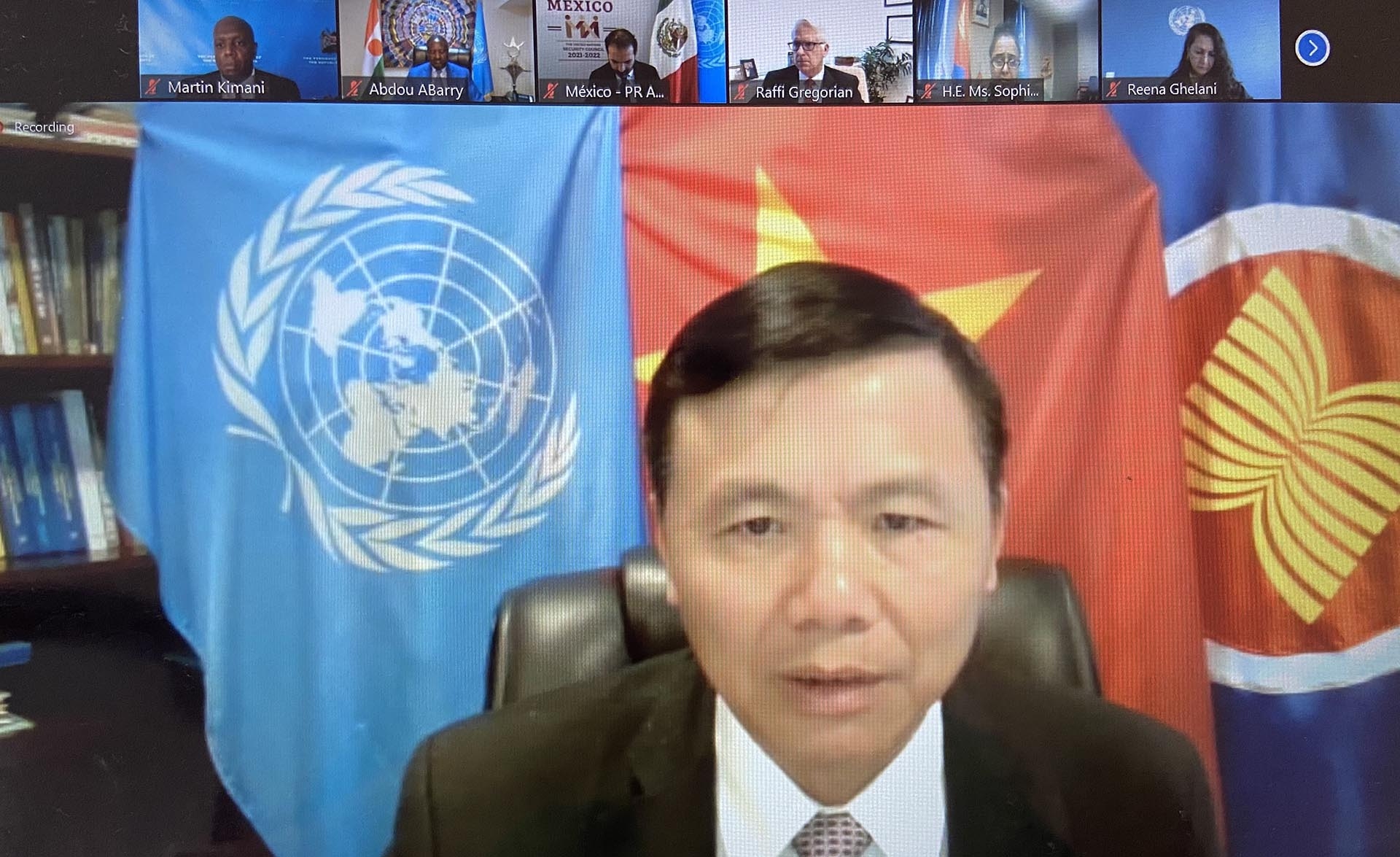 Đại sứ Đặng Đình Quý, Trưởng Phái đoàn Việt Nam tại LHQ phát biểu tại cuộc họp.