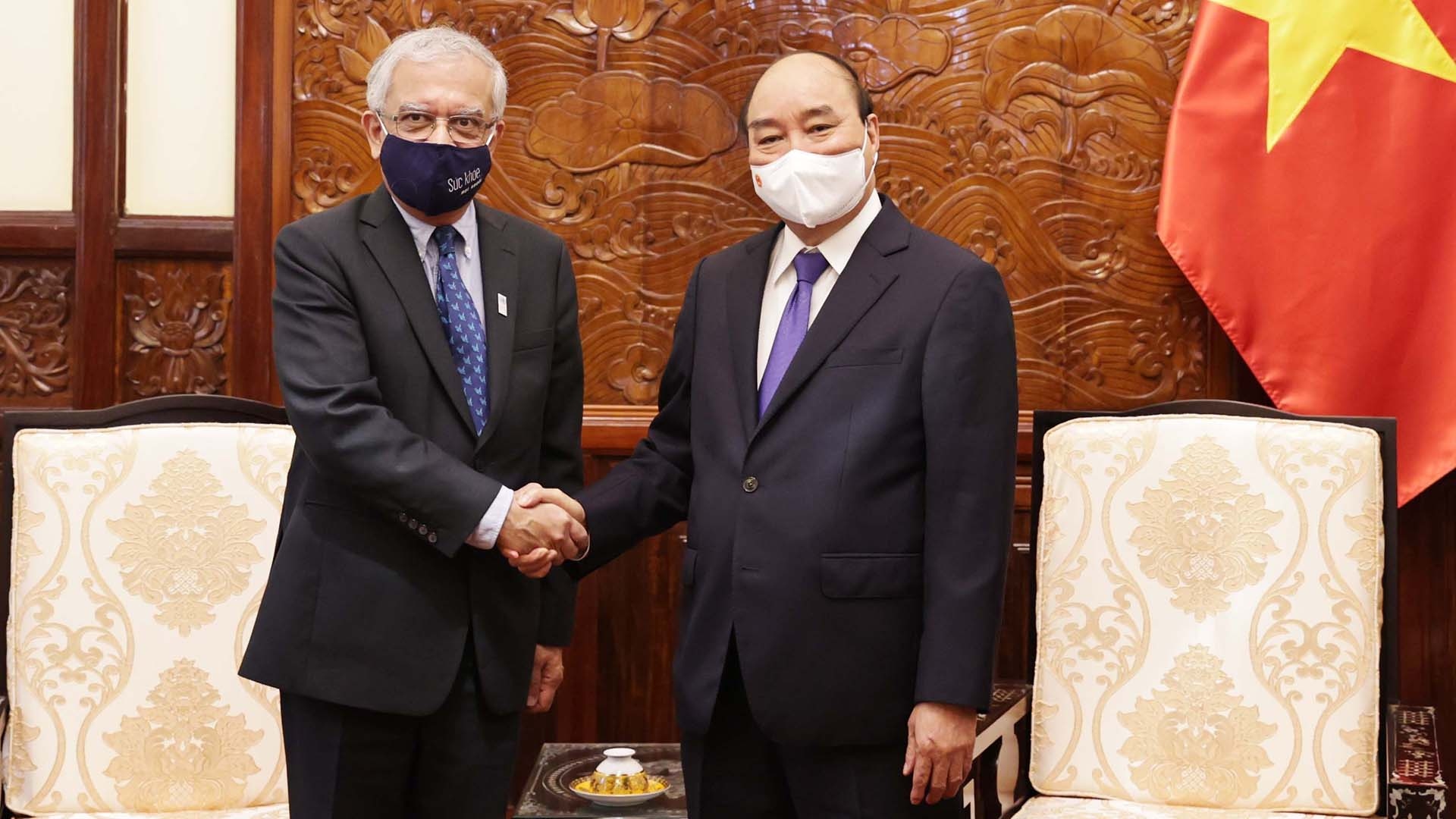 Chủ tịch nước Nguyễn Xuân Phúc tiếp ông Kamal Malhotra, Điều phối viên thường trú Liên hợp quốc tại Việt Nam, đến chào từ biệt trước khi kết thúc nhiệm kỳ công tác. (Nguồn: TTXVN)