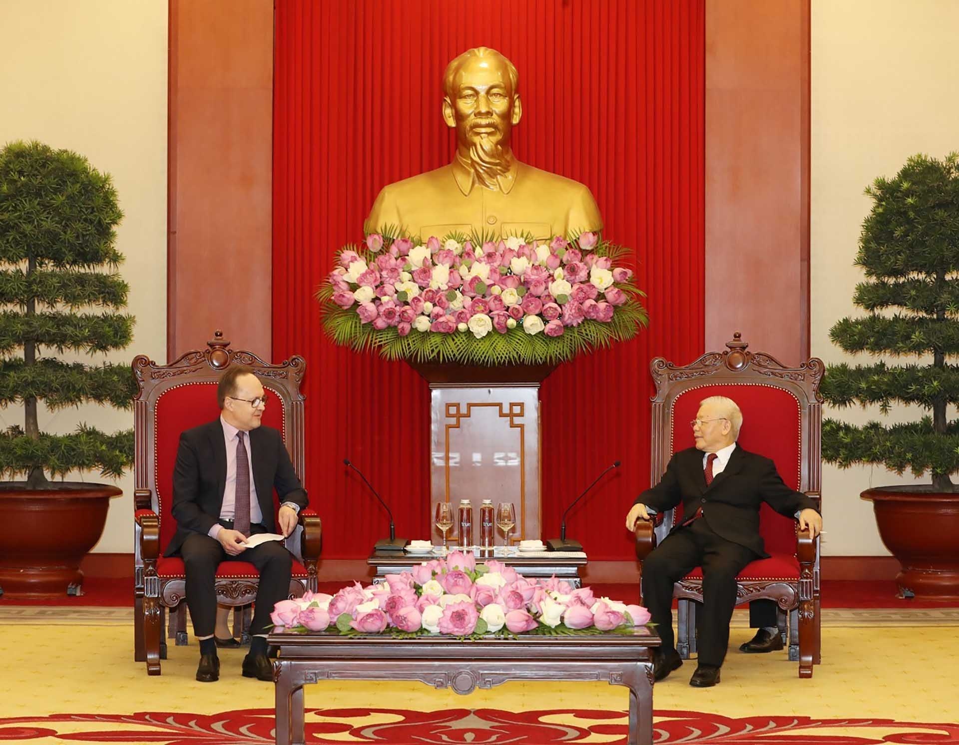 Tổng Bí thư Nguyễn Phú Trọng tiếp Đại sứ Liên bang Nga Gennady Bezdetko. (Nguồn: TTXVN) Tổng Bí thư Nguyễn Phú Trọng tiếp Đại sứ Liên bang Nga Gennady Bezdetko. (Nguồn: TTXVN)