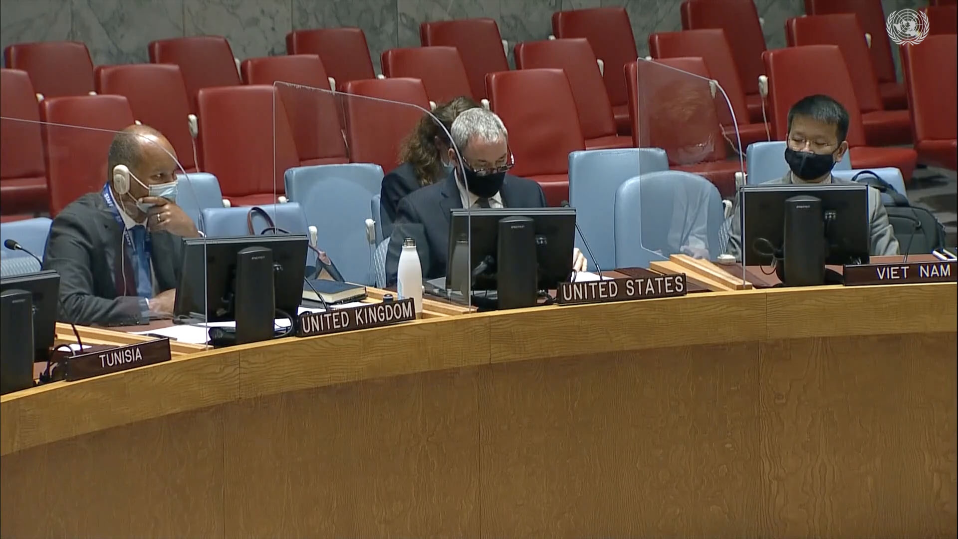 Tham tán Phan Hồ Thế Nam, Điều phối viên chính trị Phái đoàn thường trực Việt Nam tại LHQ tại cuộc họp. Tham tán Phan Hồ Thế Nam, Điều phối viên chính trị Phái đoàn thường trực Việt Nam tại LHQ tại cuộc họp.