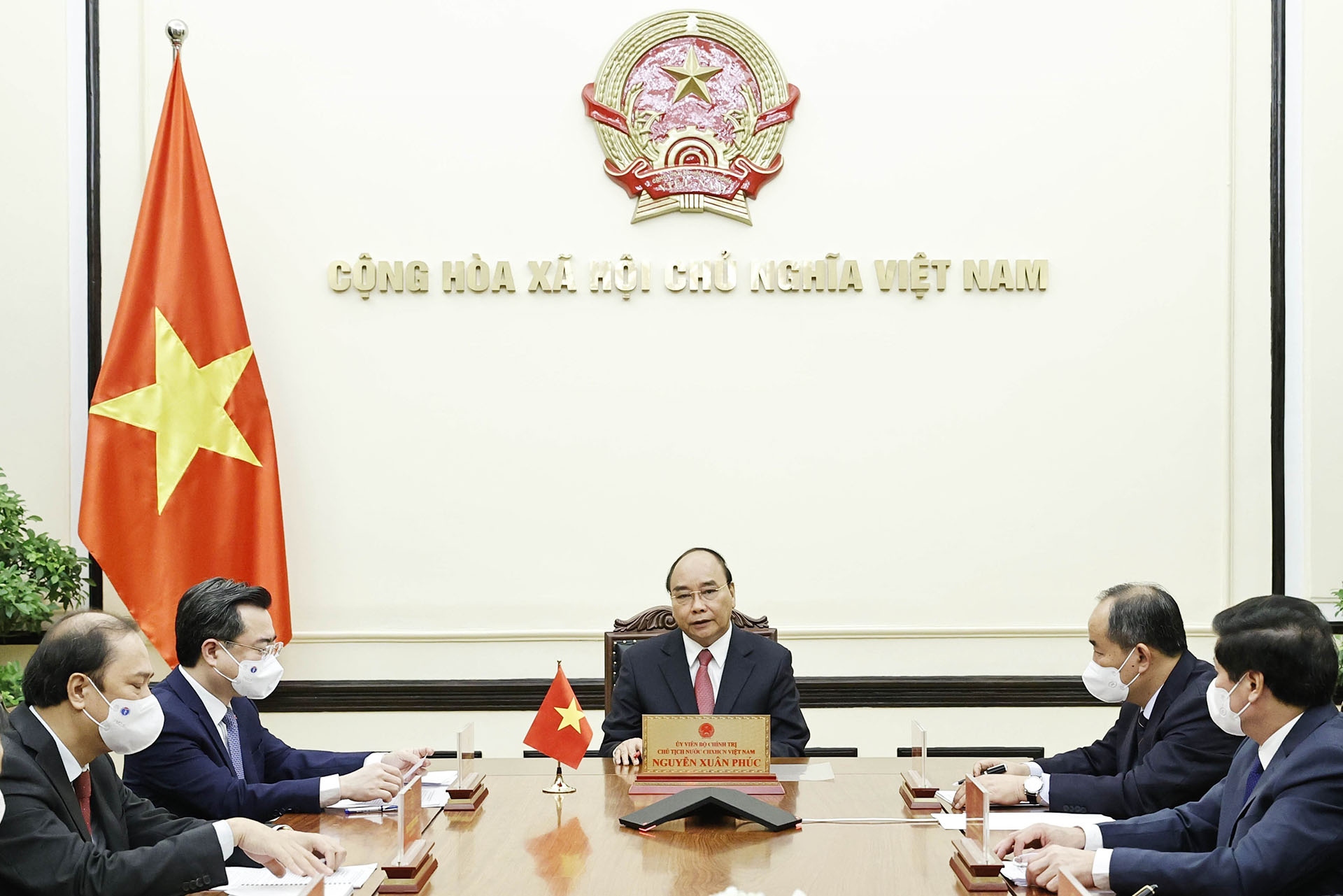 Chủ tịch nước Nguyễn Xuân Phúc điện đàm với Bí thư thứ nhất Ban Chấp hành Trung ương Đảng Cộng sản Cuba, Chủ tịch nước Cộng hòa Cuba Miguel Díaz-Canel. (Nguồn: TTXVN) Chủ tịch nước Nguyễn Xuân Phúc điện đàm với Bí thư thứ nhất Ban Chấp hành Trung ương Đảng Cộng sản Cuba, Chủ tịch nước Cộng hòa Cuba Miguel Díaz-Canel. (Nguồn: TTXVN)