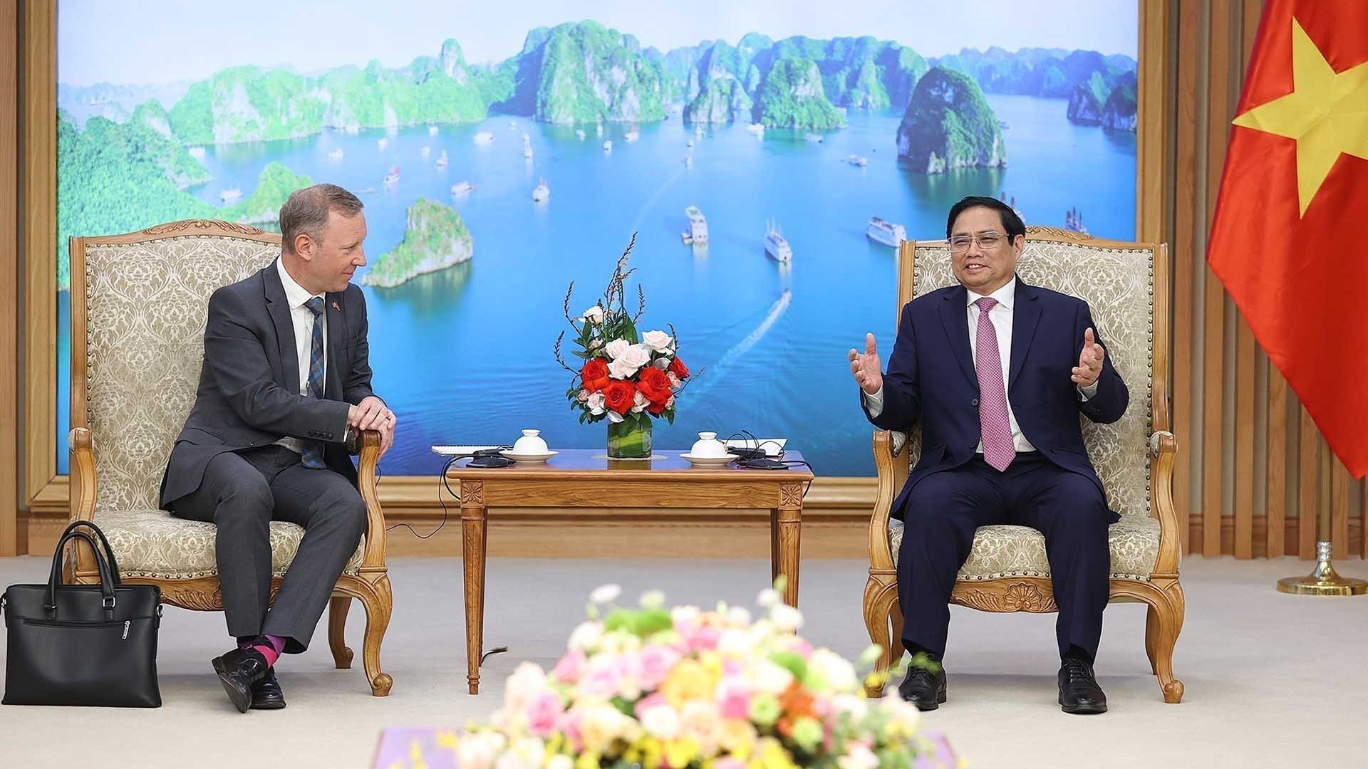 Thủ tướng đề nghị doanh nghiệp Anh đầu tư mạnh mẽ hơn vào các lĩnh vực tăng trưởng xanh, chuyển đổi số