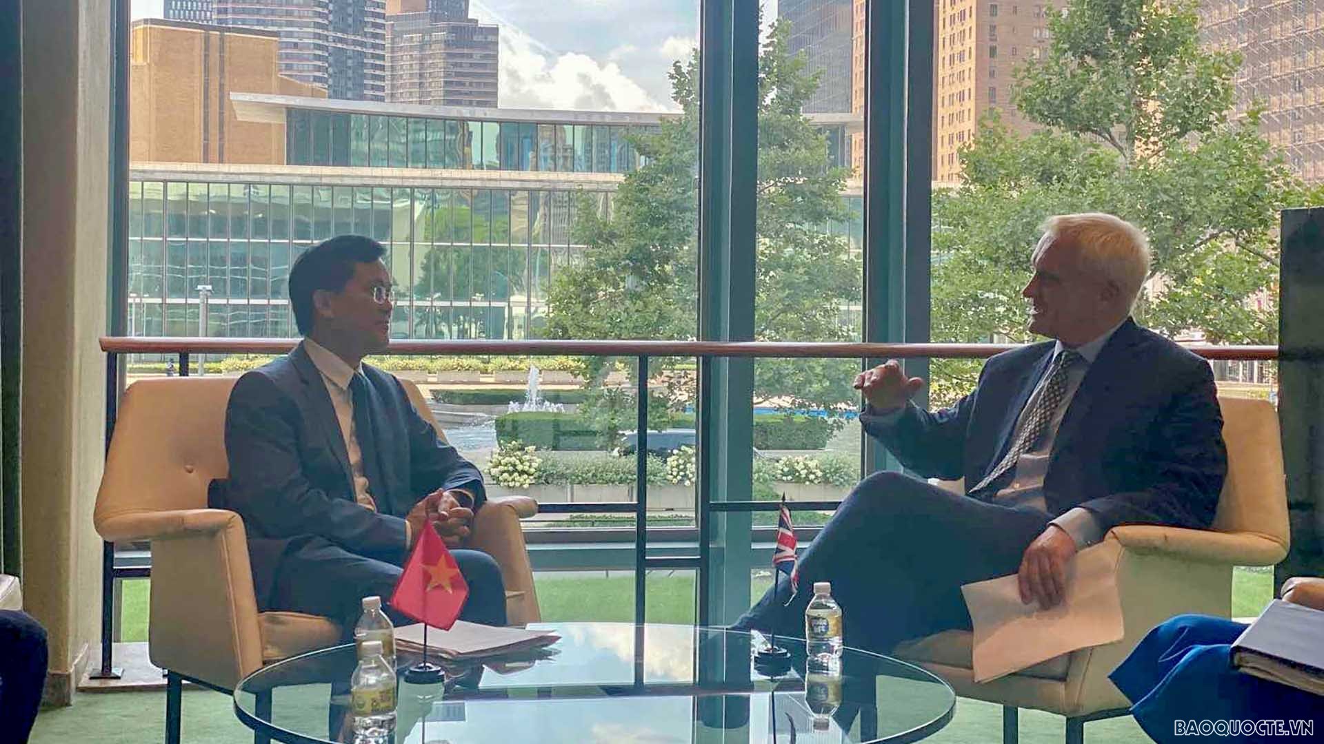 Thứ trưởng Hà Kim Ngọc tiếp Quốc Vụ khanh Anh về Các vấn đề đối ngoại, Khối thịnh vượng chung và phát triển Graham Stuart. Thứ trưởng Hà Kim Ngọc tiếp Quốc Vụ khanh Anh về Các vấn đề đối ngoại, Khối thịnh vượng chung và phát triển Graham Stuart.