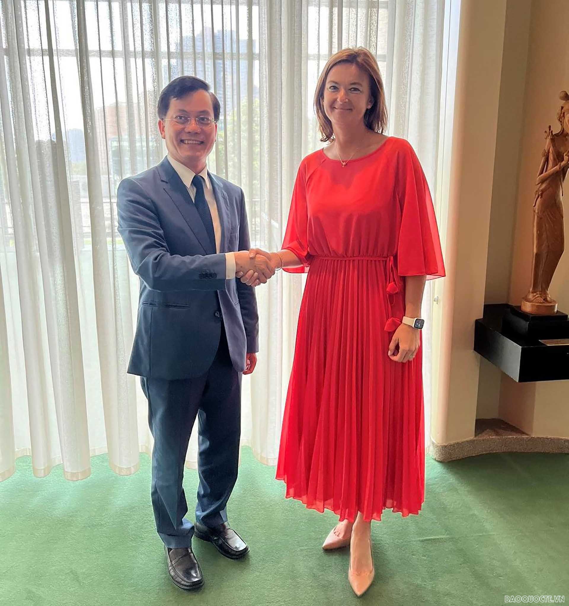 Thứ trưởng Hà Kim Ngọc và Phó Thủ tướng, Bộ trưởng Ngoại giao Slovenia Tanja Fajon. Thứ trưởng Hà Kim Ngọc và Phó Thủ tướng, Bộ trưởng Ngoại giao Slovenia Tanja Fajon.