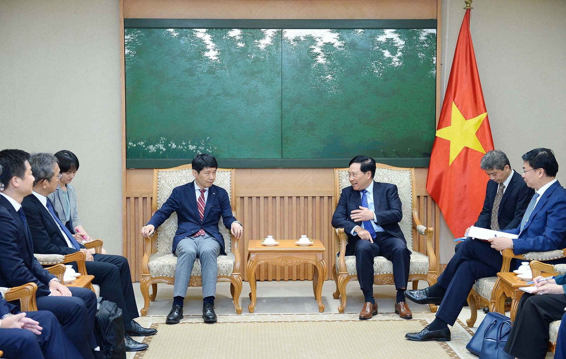 Phó Thủ tướng Thường trực Phạm Bình Minh tiếp Thống đốc tỉnh Gunma Yamamoto Ichita. (Nguồn: TTXVN)