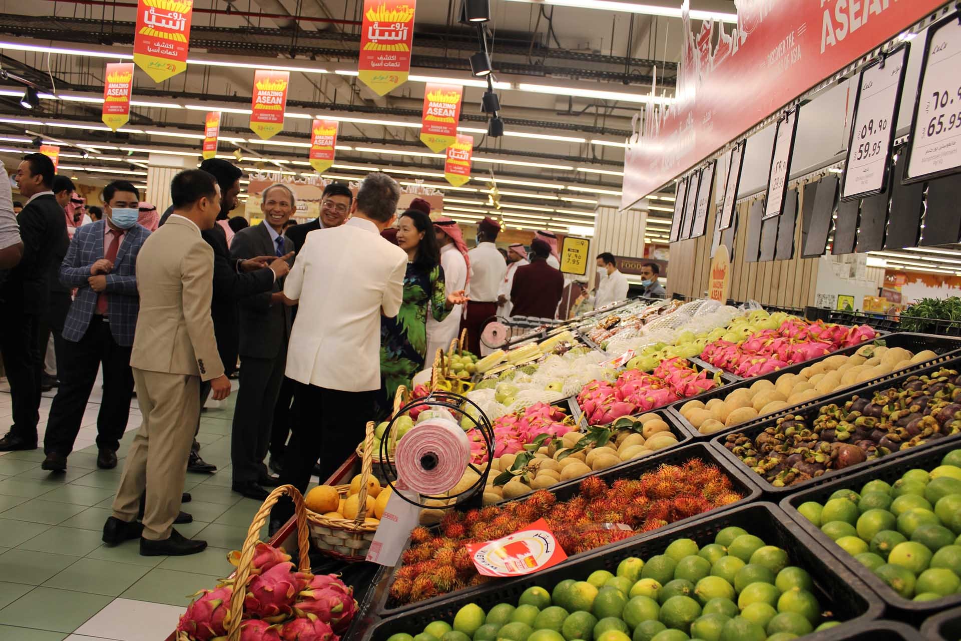 Quầy hàng hoa quả Việt Nam.