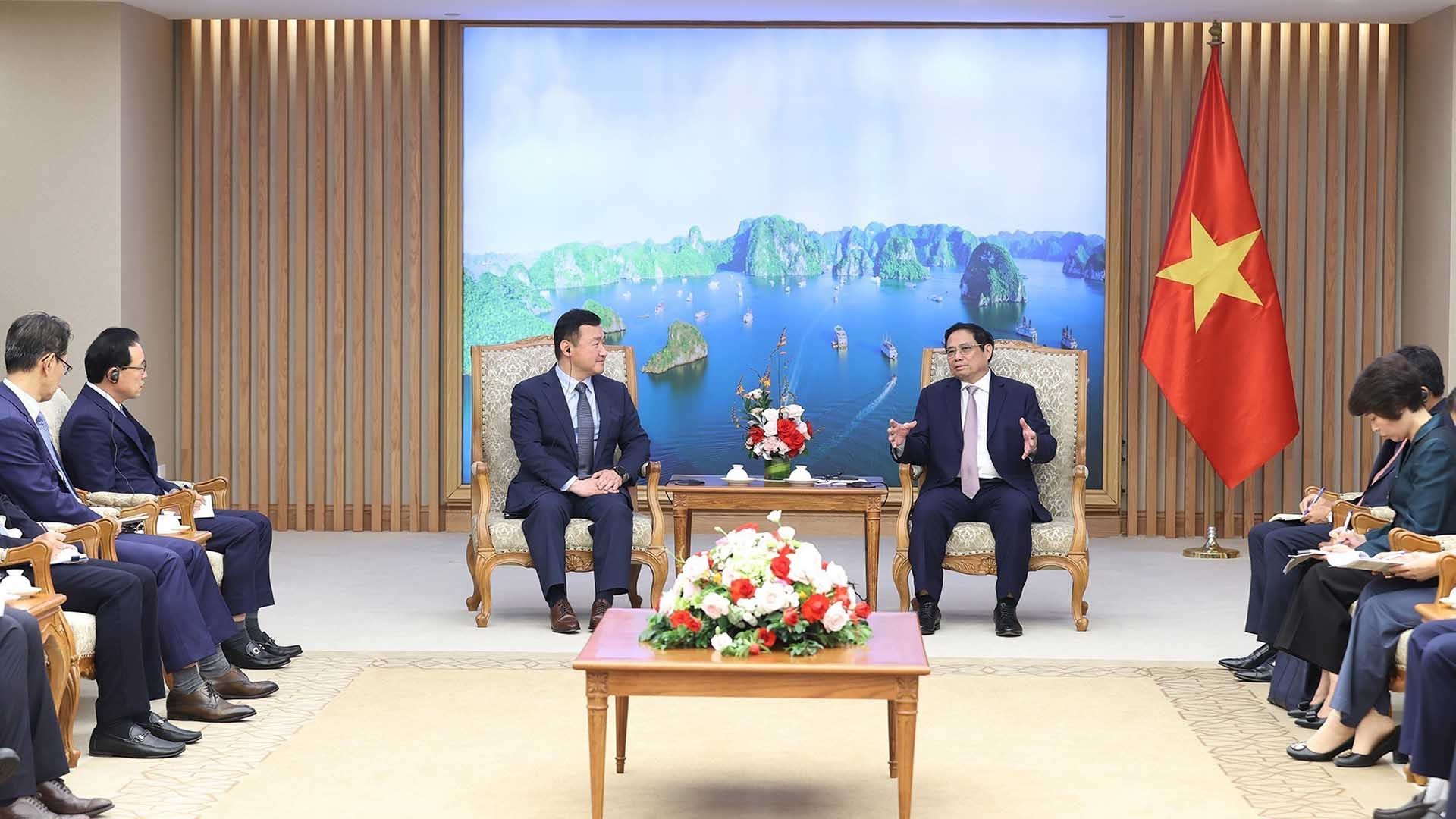 Thủ tướng Phạm Minh Chính tiếp ông Roh Tae-moon, Tổng giám đốc Samsung Electronics (Hàn Quốc). (Nguồn: TTXVN)