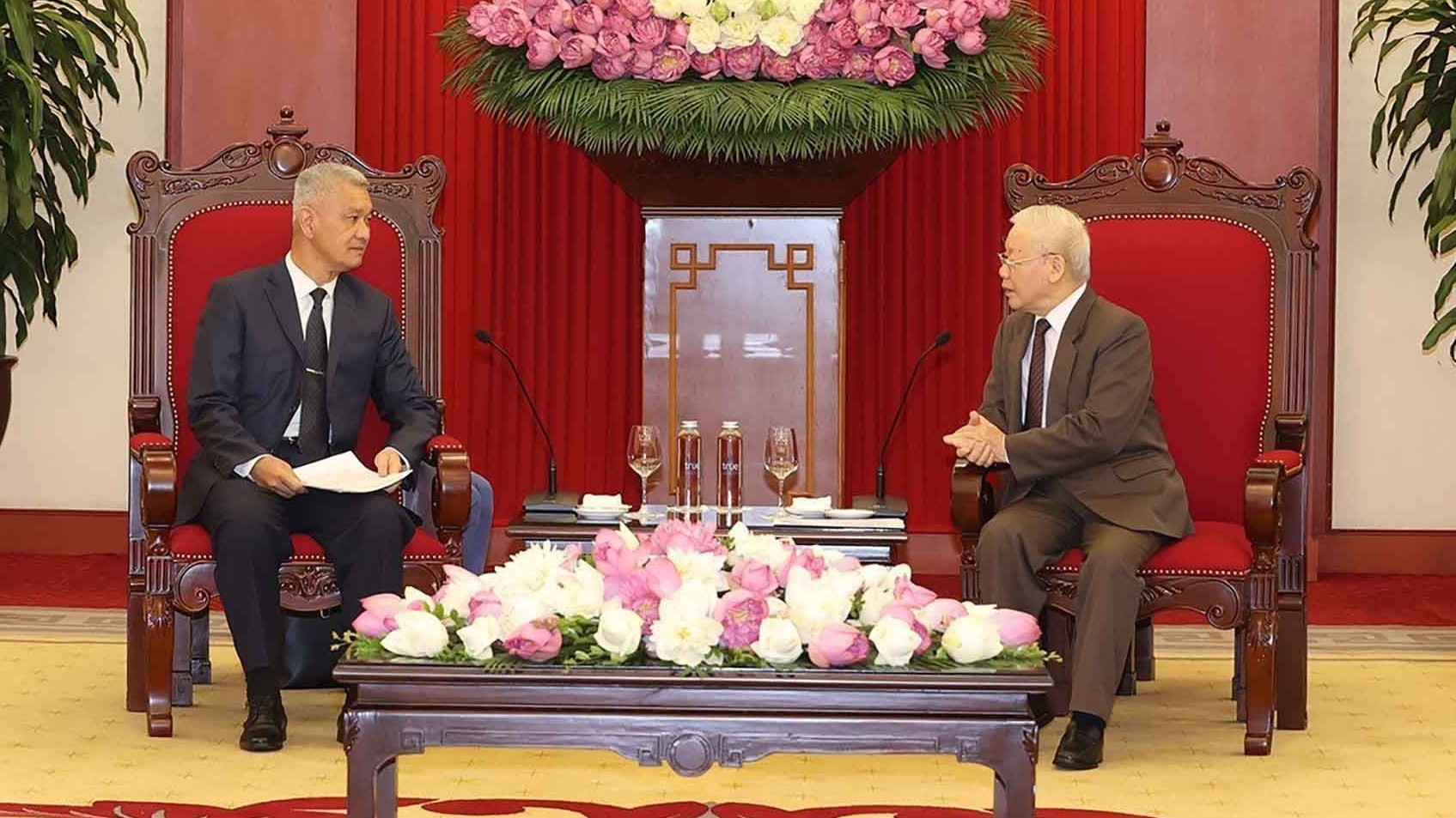 Tổng Bí thư Nguyễn Phú Trọng tiếp Bí thư Trung ương Đảng, Bí thư Thành ủy, Chủ tịch Hội đồng nhân dân Thủ đô Vientiane