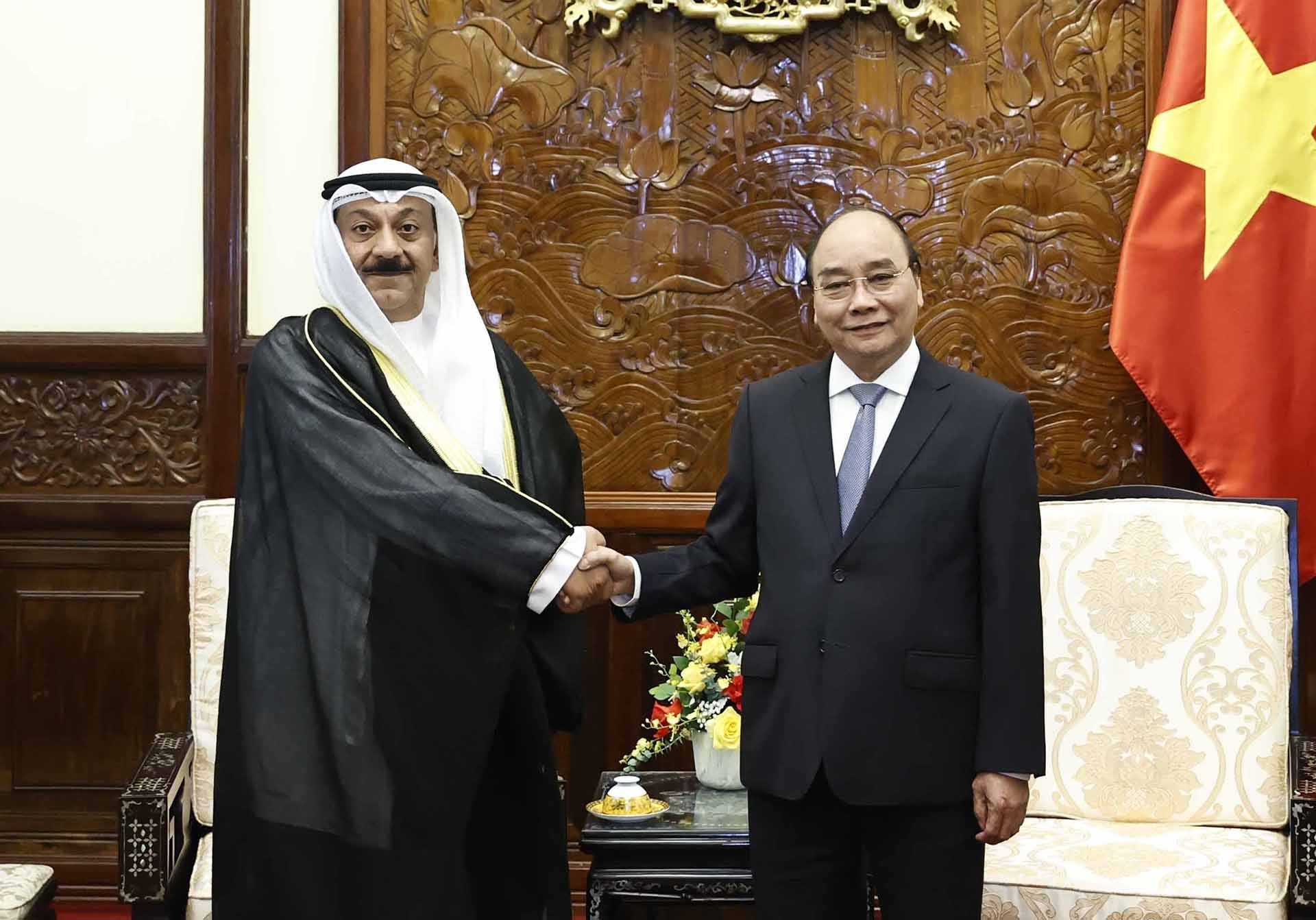 Chủ tịch nước Nguyễn Xuân Phúc tiếp Đại sứ Kuwait Yousef Ashour Al- Sabbagh. (Nguồn: TTXVN) Chủ tịch nước Nguyễn Xuân Phúc tiếp Đại sứ Kuwait Yousef Ashour Al- Sabbagh. (Nguồn: TTXVN)