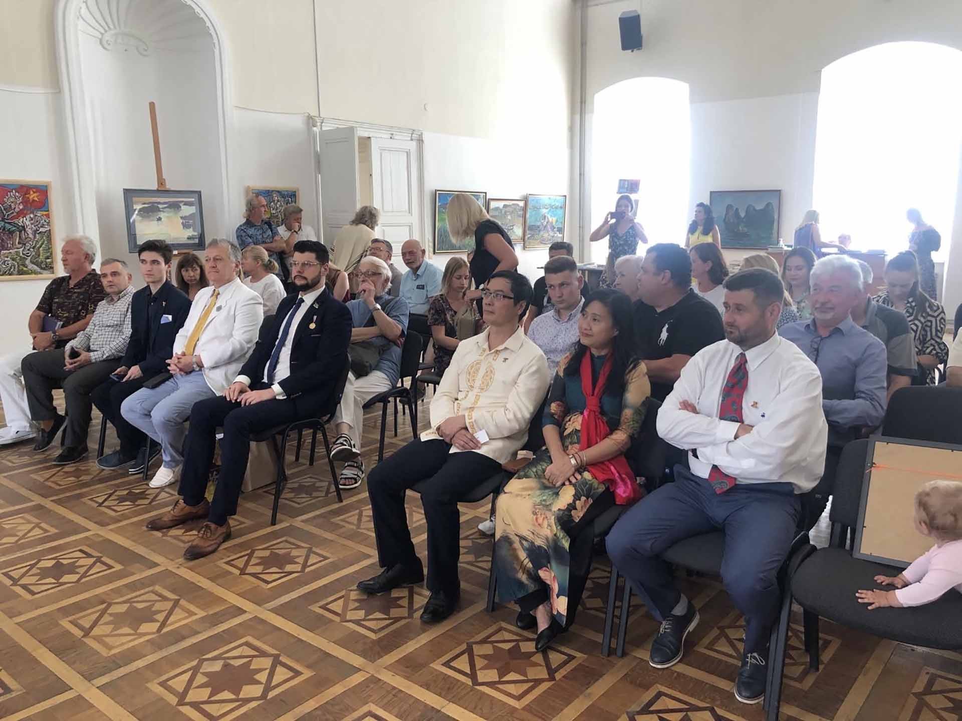 Quang cảnh buổi khai mạc.