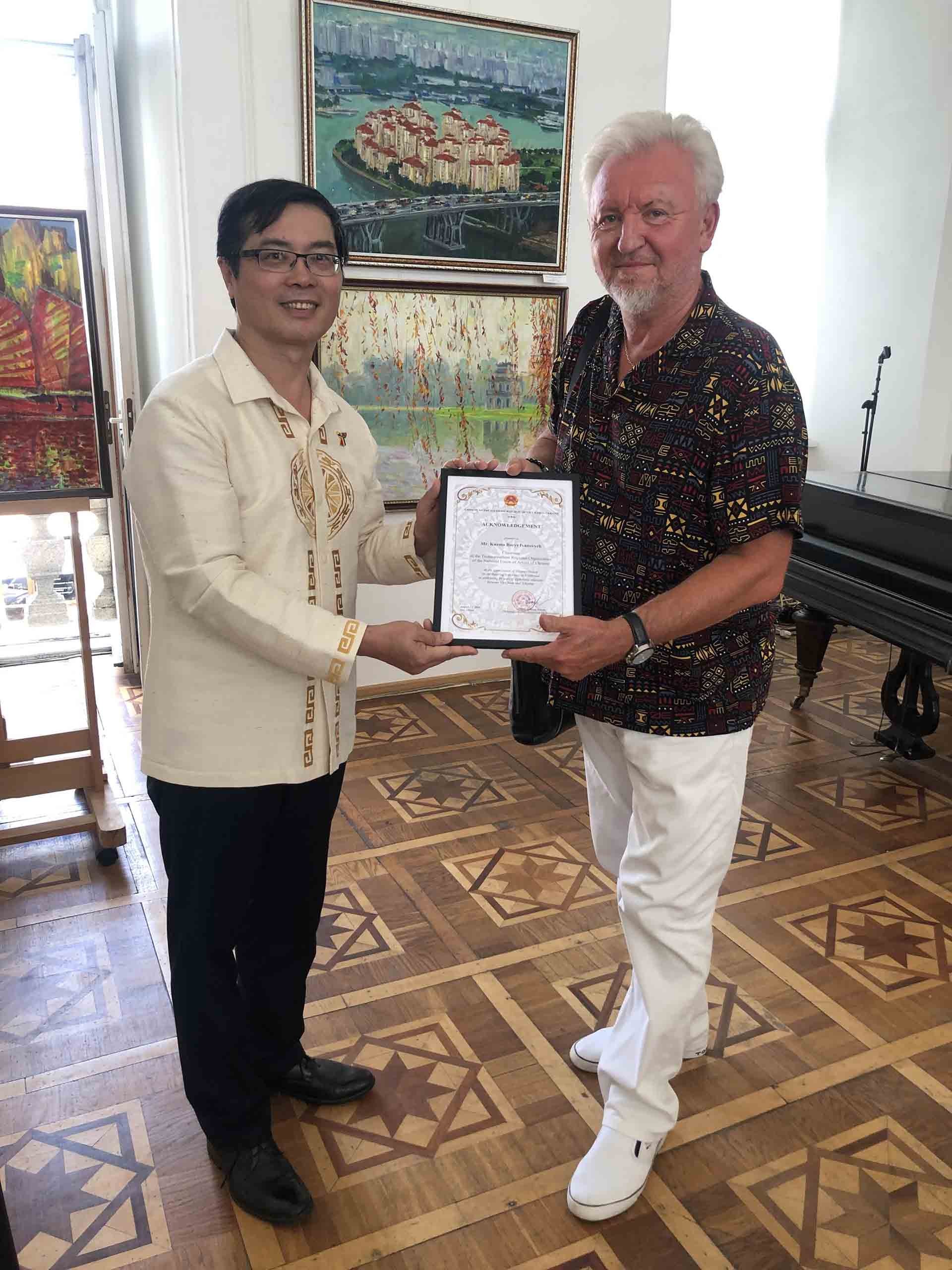 Khai mạc triển lãm tranh Việt Nam tại Uzgorod, Ukraine