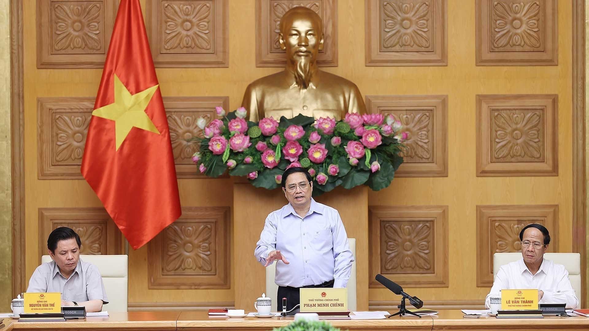 Thủ tướng yêu cầu lựa chọn các nhà thầu có năng lực, bảo đảm công khai minh bạch cho các dự án đường bộ cao tốc