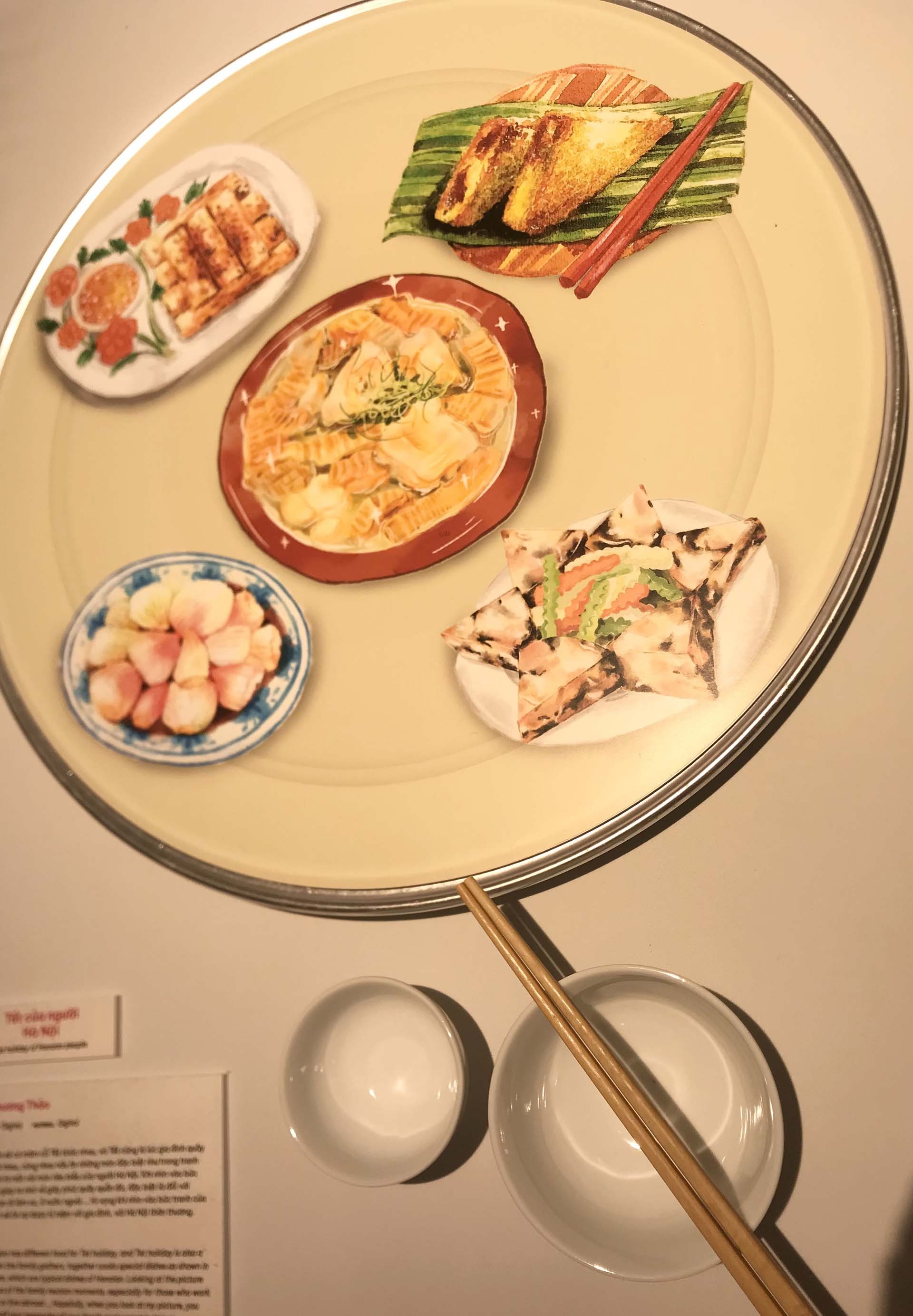 Một bữa cơm nhà được trưng bày tại triễn lãm. (Ảnh: Hà Anh)