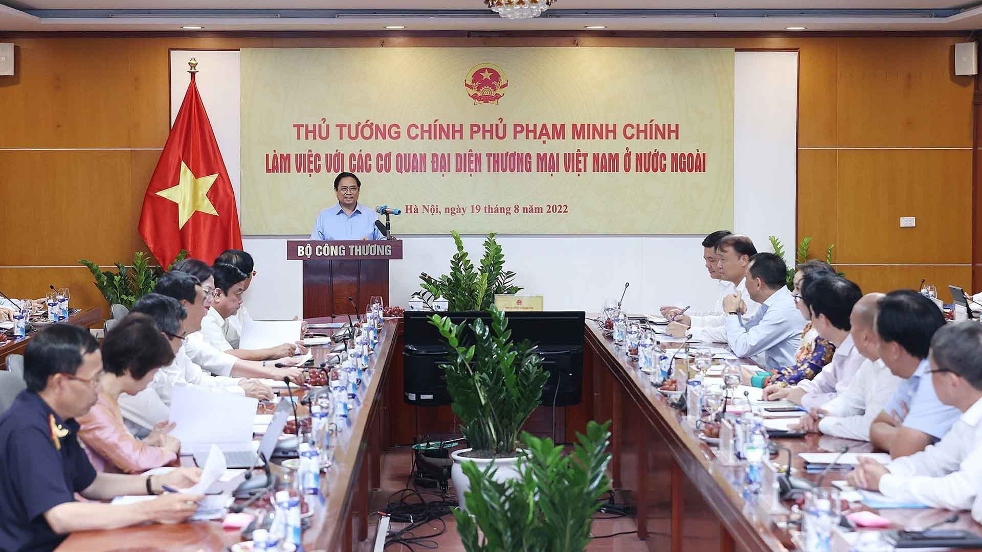 Thủ tướng Phạm Minh Chính chủ trì Hội nghị trực tuyến với các cơ quan đại diện thương mại Việt Nam ở nước ngoài