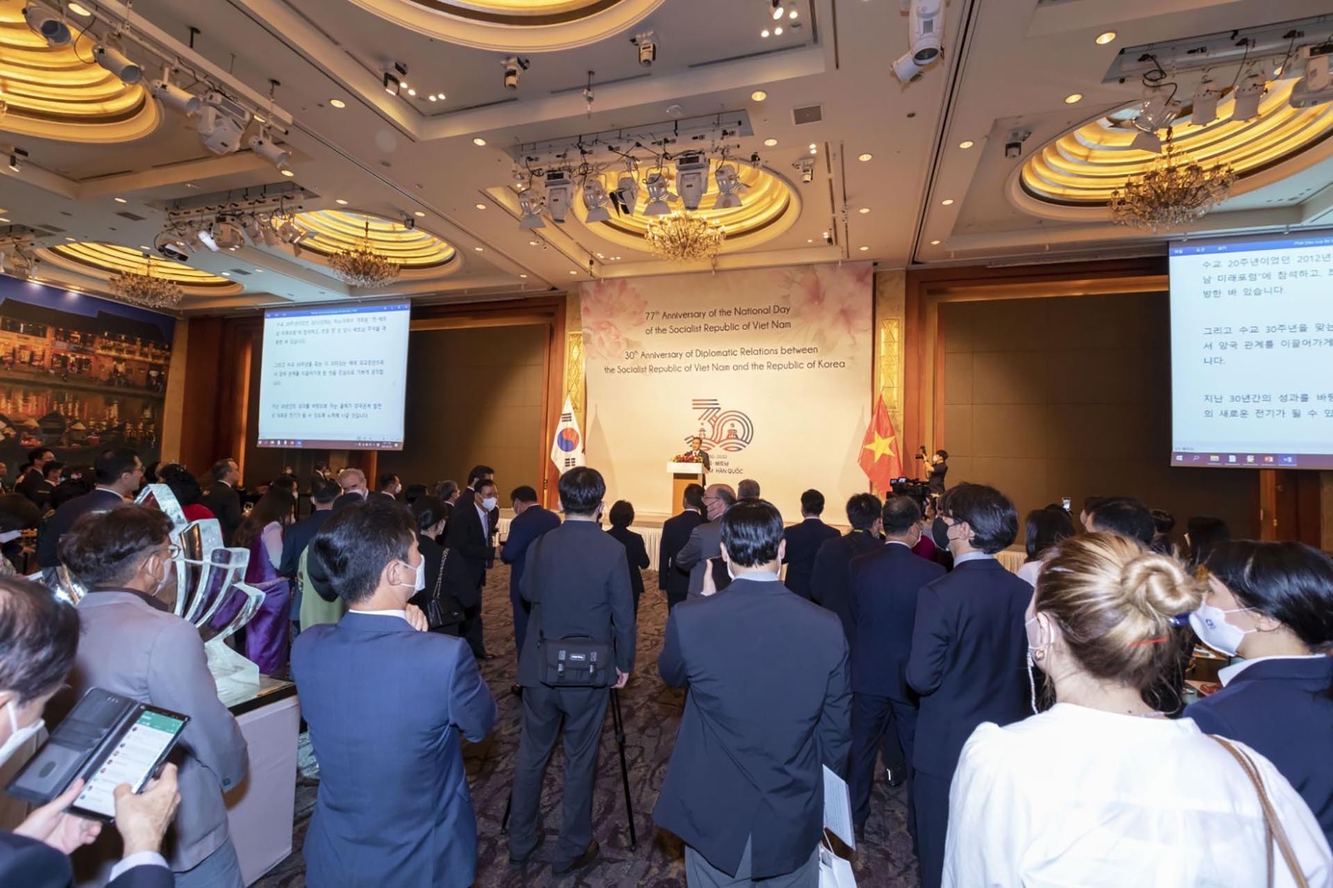 Đại sứ quán Việt Nam tại Hàn Quốc tổ chức kỷ niệm 77 năm Quốc khánh Việt Nam và 30 năm quan hệ ngoại giao Việt Nam-Hàn Quốc.