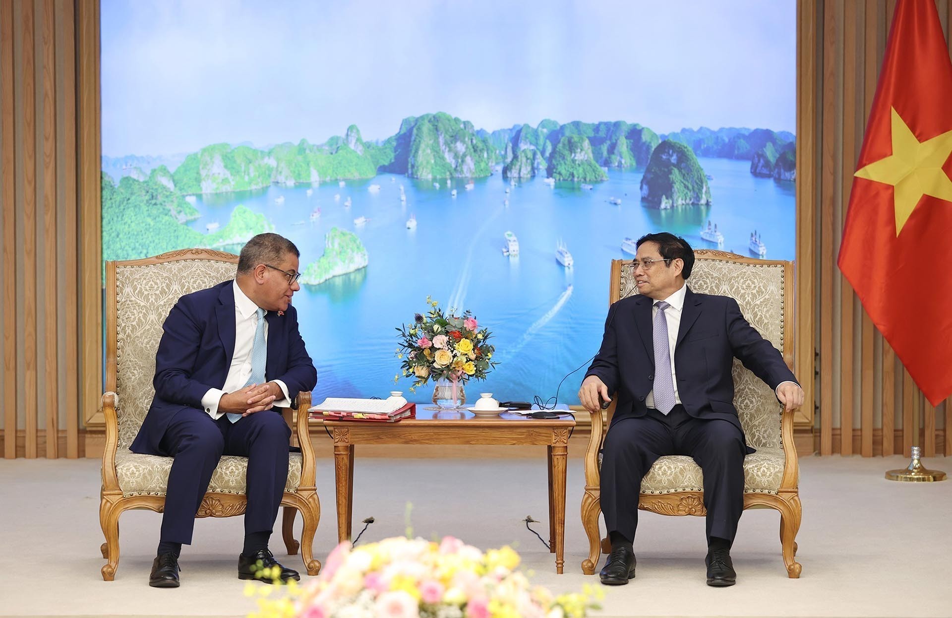 Thủ tướng Phạm Minh Chính tiếp ông Alok Kumar Sharma, Chủ tịch COP26. (Nguồn: TTXVN) Thủ tướng Phạm Minh Chính tiếp ông Alok Kumar Sharma, Chủ tịch COP26. (Nguồn: TTXVN)