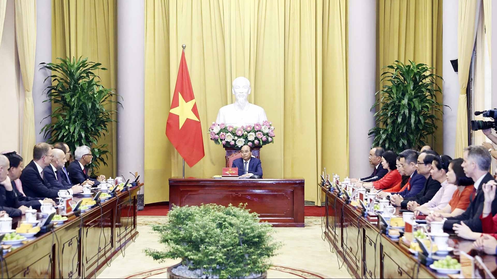 Hội Chữ thập đỏ Việt Nam là thành viên tích cực trong Hội Chữ thập đỏ-Trăng lưỡi liềm đỏ khu vực Đông Nam Á