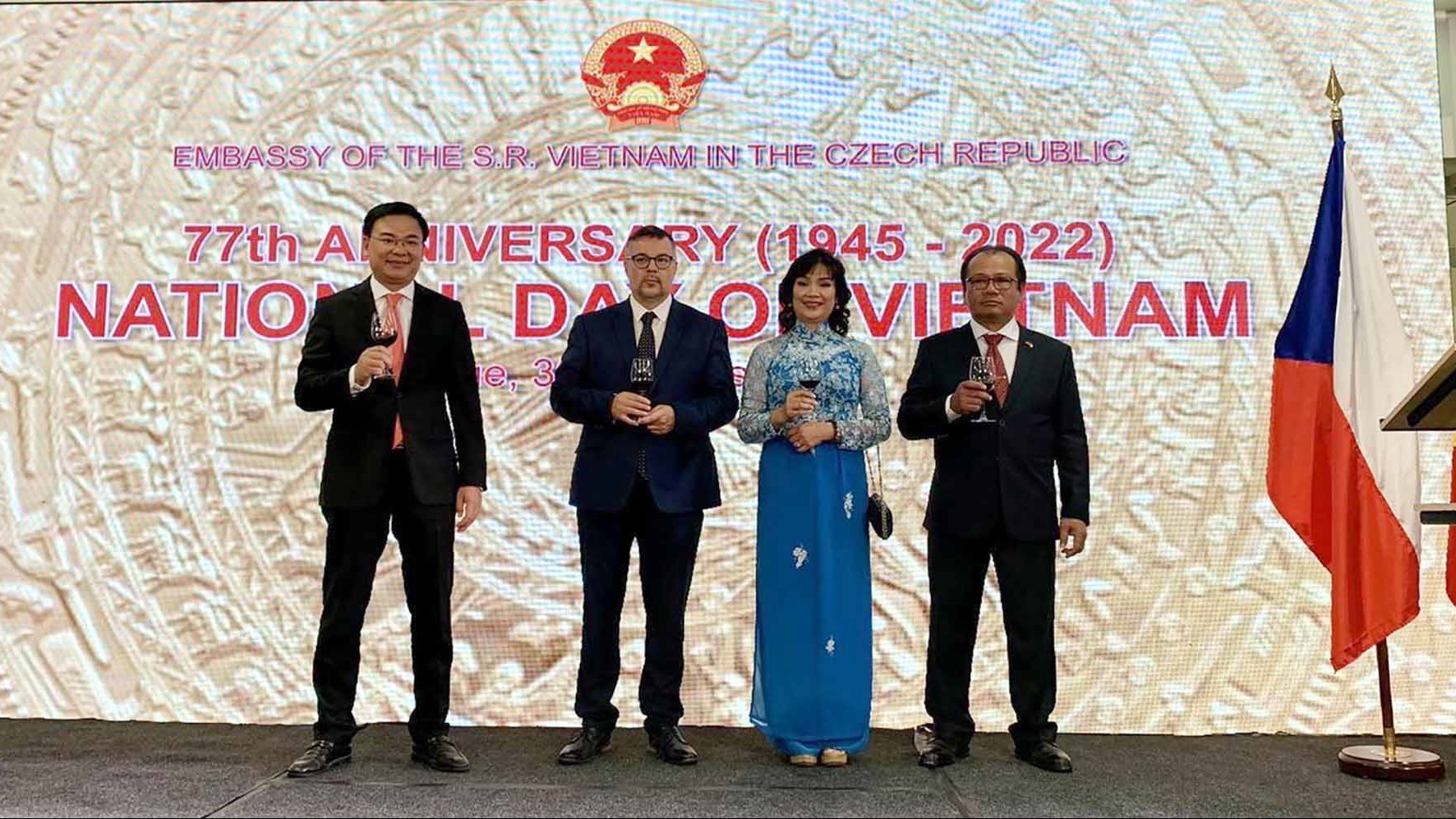 Thứ trưởng Ngoại giao Phạm Quang Hiệu dự Lễ kỷ niệm 77 năm Quốc khánh Việt Nam tại Czech