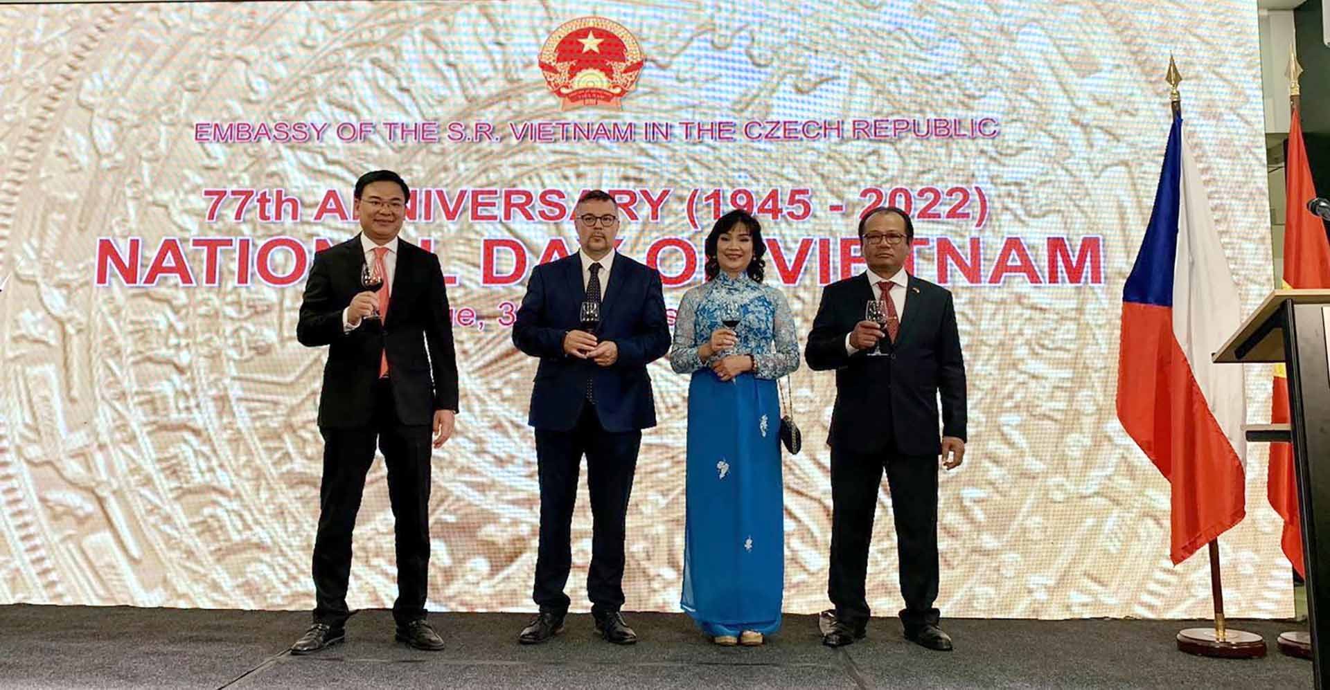 Các đại biểu tham dự Lễ kỷ niệm 77 năm Quốc khánh Việt Nam tại Czech Các đại biểu tham dự Lễ kỷ niệm 77 năm Quốc khánh Việt Nam tại Czech
