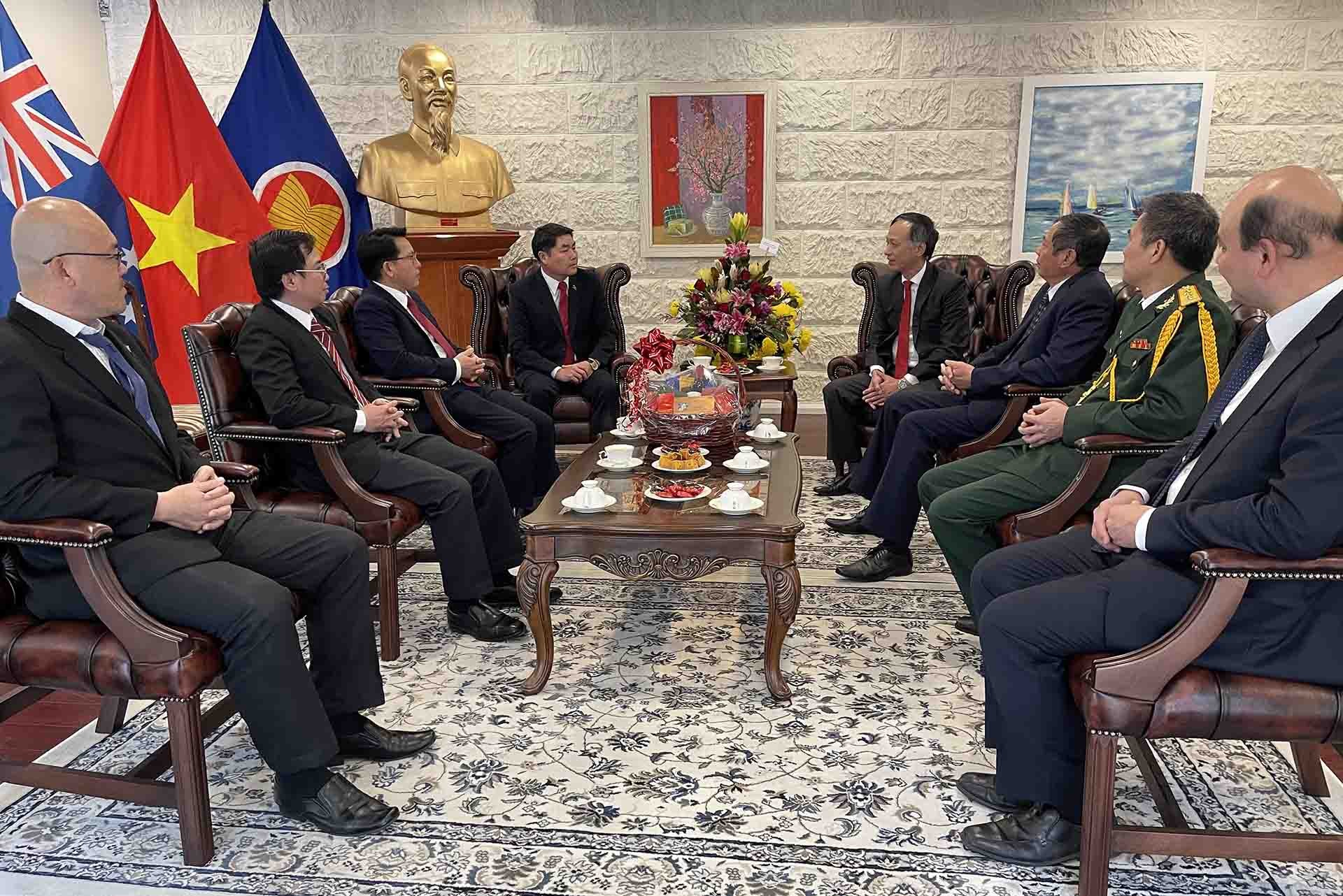 Đoàn đại biểu Đại sứ quán Lào tại Australia chúc mừng Quốc khánh Việt Nam. Đoàn đại biểu Đại sứ quán Lào tại Australia chúc mừng Quốc khánh Việt Nam.