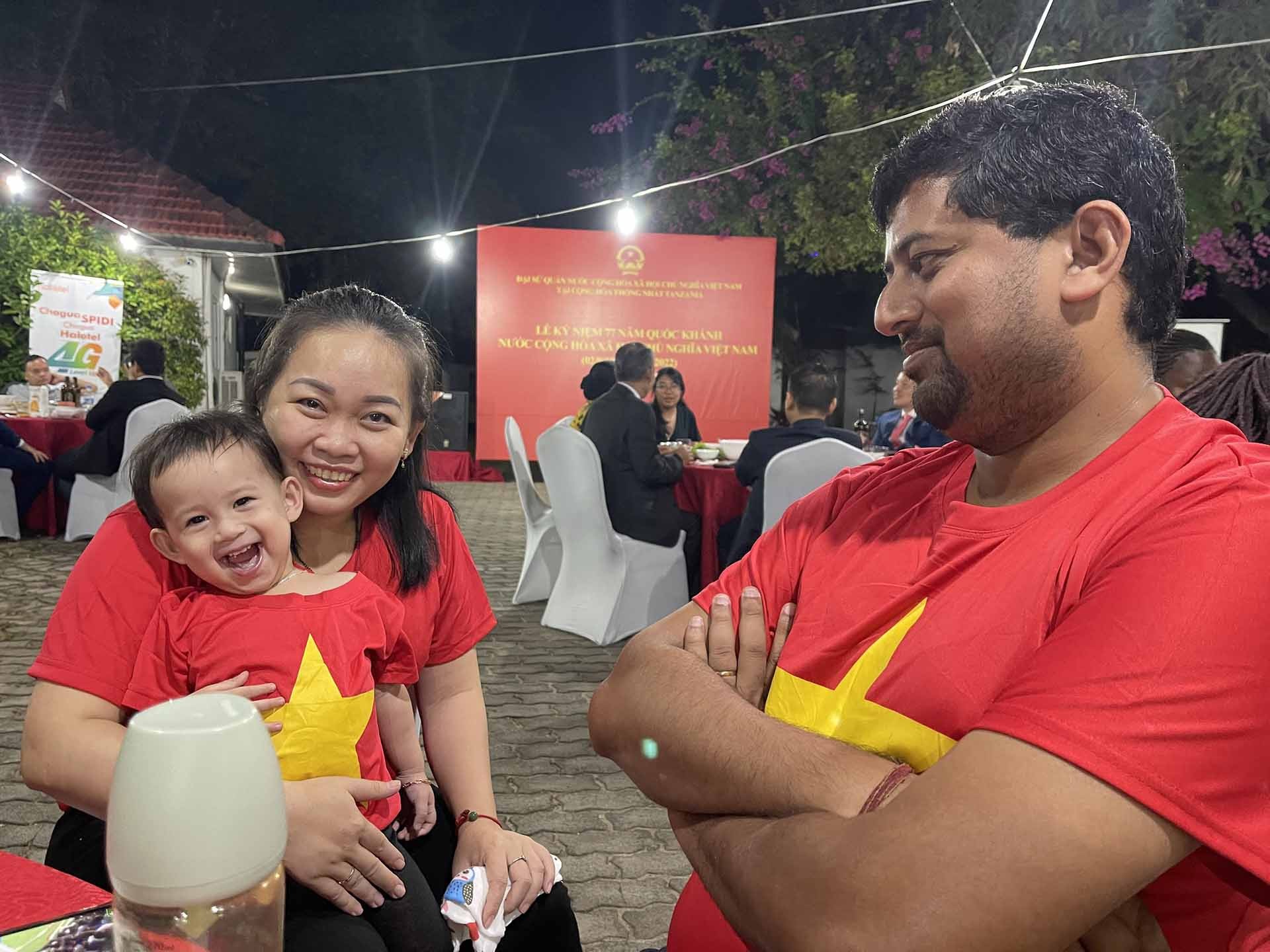 Người Việt Nam tại Tanzania tham dự sự kiện.