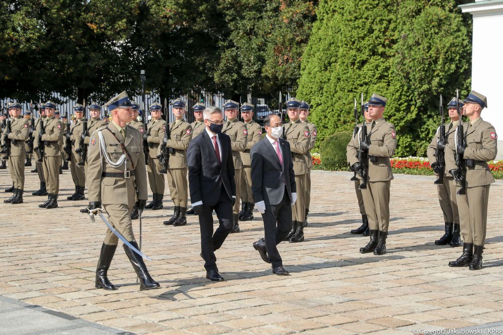 dai-su-nguyen-hung-trinh-quoc-thu-len-tong-thong-ba-lan-andrzej-duda-4