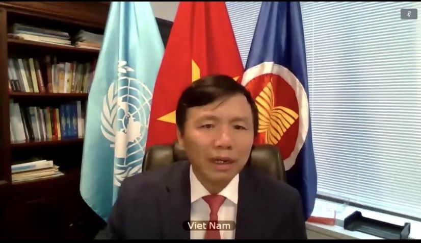 hoi-dong-bao-an-thao-luan-ve-cac-tac-dong-den-van-de-nhan-dao-cua-bien-doi-khi-hau-va-suy-thoai-moi-truong-1