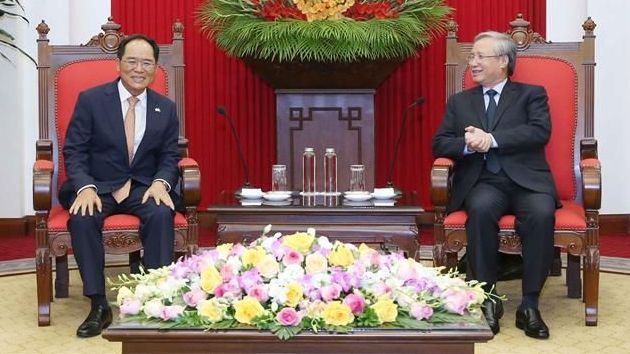 Thường trực Ban Bí thư Trần Quốc Vượng tiếp Đại sứ Hàn Quốc tại Việt Nam