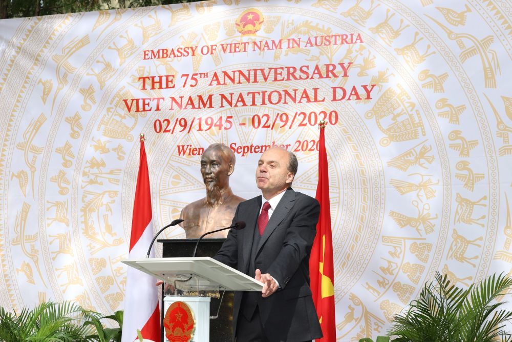 Đại sứ quán Việt Nam tại Áo tổ chức Lễ kỷ niệm 75 năm Quốc khánh Việt Nam dai su quan viet nam tai ao to chuc le ky niem 75 nam quoc khanh viet nam