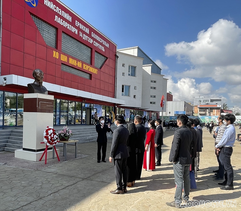 Đại sứ Doãn Khánh Tâm phát biểu tại buổi lễ. Đại sứ Doãn Khánh Tâm phát biểu tại buổi lễ.