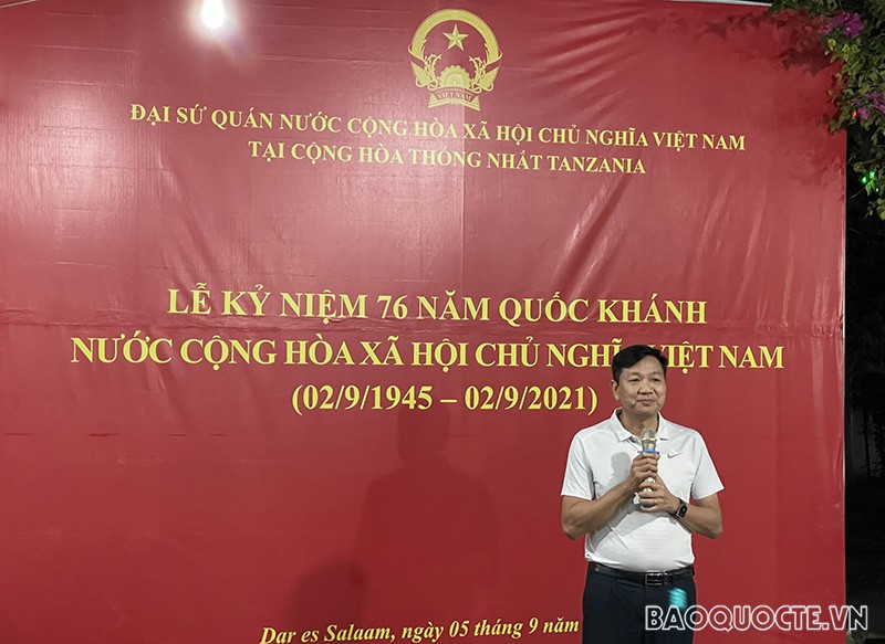 Tổng giám đốc Công ty Viettel Tanzania tại Burundi phát biểu. Tổng giám đốc Công ty Viettel Tanzania tại Burundi phát biểu.