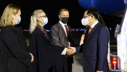 Chủ tịch Quốc hội Vương Đình Huệ đến Helsinki, bắt đầu thăm chính thức Cộng hòa Phần Lan