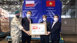 Tiếp nhận trang thiết bị và vật tư y tế do Chính phủ Ba Lan tặng Việt Nam