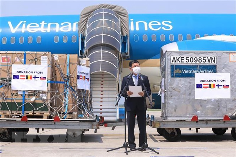 Chủ nhiệm Ủy ban Đối ngoại của Quốc hội Vũ Hải Hà phát biểu tại lễ bàn giao vaccine, vật tư y tế và kinh phí phòng, chống Covid-19. (Nguồn: TTXVN) Chủ nhiệm Ủy ban Đối ngoại của Quốc hội Vũ Hải Hà phát biểu tại lễ bàn giao vaccine, vật tư y tế và kinh phí phòng, chống Covid-19. (Nguồn: TTXVN)