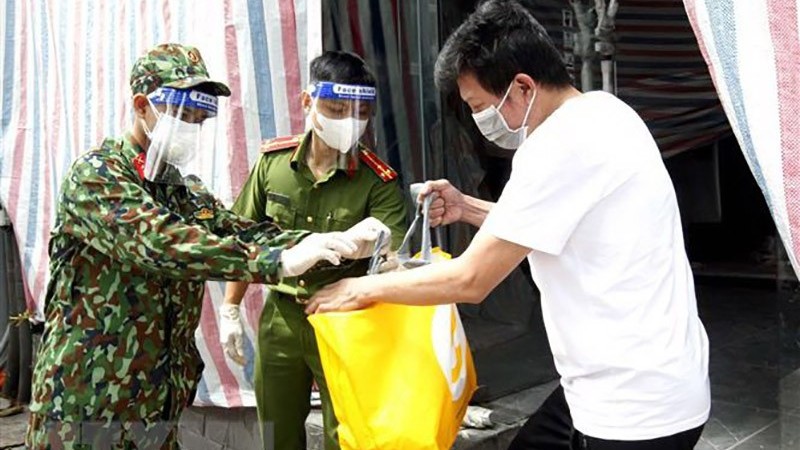 Màu xanh trong chống giặc Covid-19: Vì nhân dân phục vụ