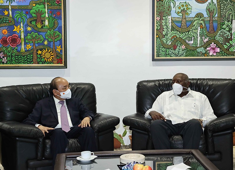 Chủ tịch nước Nguyễn Xuân Phúc tới La Habana, bắt đầu thăm chính thức Cuba Chủ tịch nước Nguyễn Xuân Phúc tới La Habana, bắt đầu thăm chính thức Cuba