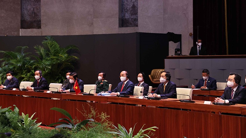 Chủ tịch nước Nguyễn Xuân Phúc hội đàm Bí thư thứ nhất Ban Chấp hành Trung ương Đảng Cộng sản Cuba, Chủ tịch nước Cộng hòa Cuba Miguel Díaz-Canel. (Nguồn: TTXVN) Chủ tịch nước Nguyễn Xuân Phúc hội đàm Bí thư thứ nhất Ban Chấp hành Trung ương Đảng Cộng sản Cuba, Chủ tịch nước Cộng hòa Cuba Miguel Díaz-Canel. (Nguồn: TTXVN)