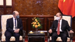 Chủ tịch nước Nguyễn Xuân Phúc tiếp các Đại sứ các nước Uruguay, Phần Lan, Áo trình Quốc thư