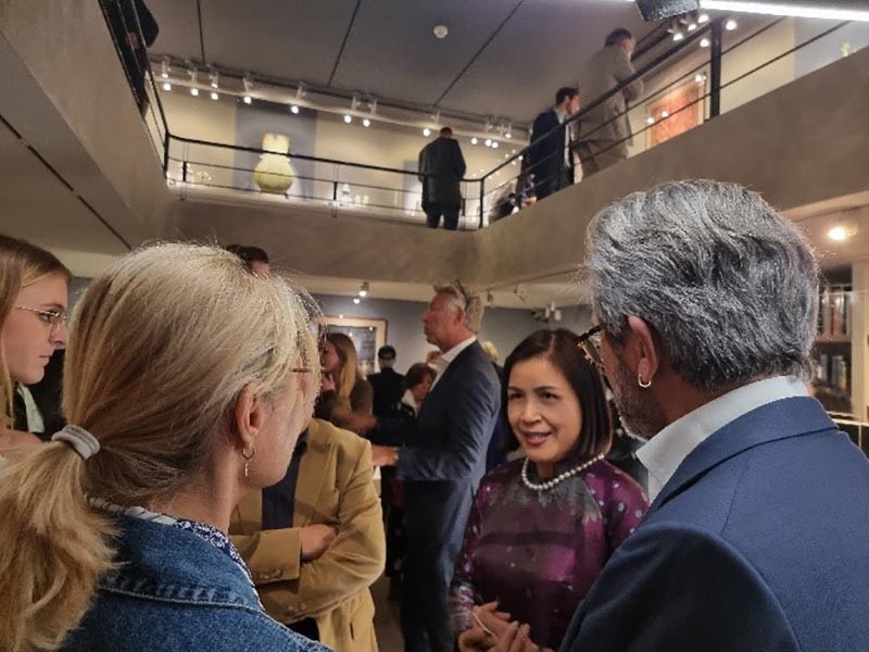 Một góc khung cảnh tại lễ khai mạc Triển lãm Nghệ thuật Đông Sơn tại Bảo tàng Barbier-Mueller, Geneva, tối ngày 28/9/2021 Một góc khung cảnh tại lễ khai mạc Triển lãm Nghệ thuật Đông Sơn tại Bảo tàng Barbier-Mueller, Geneva, tối ngày 28/9/2021