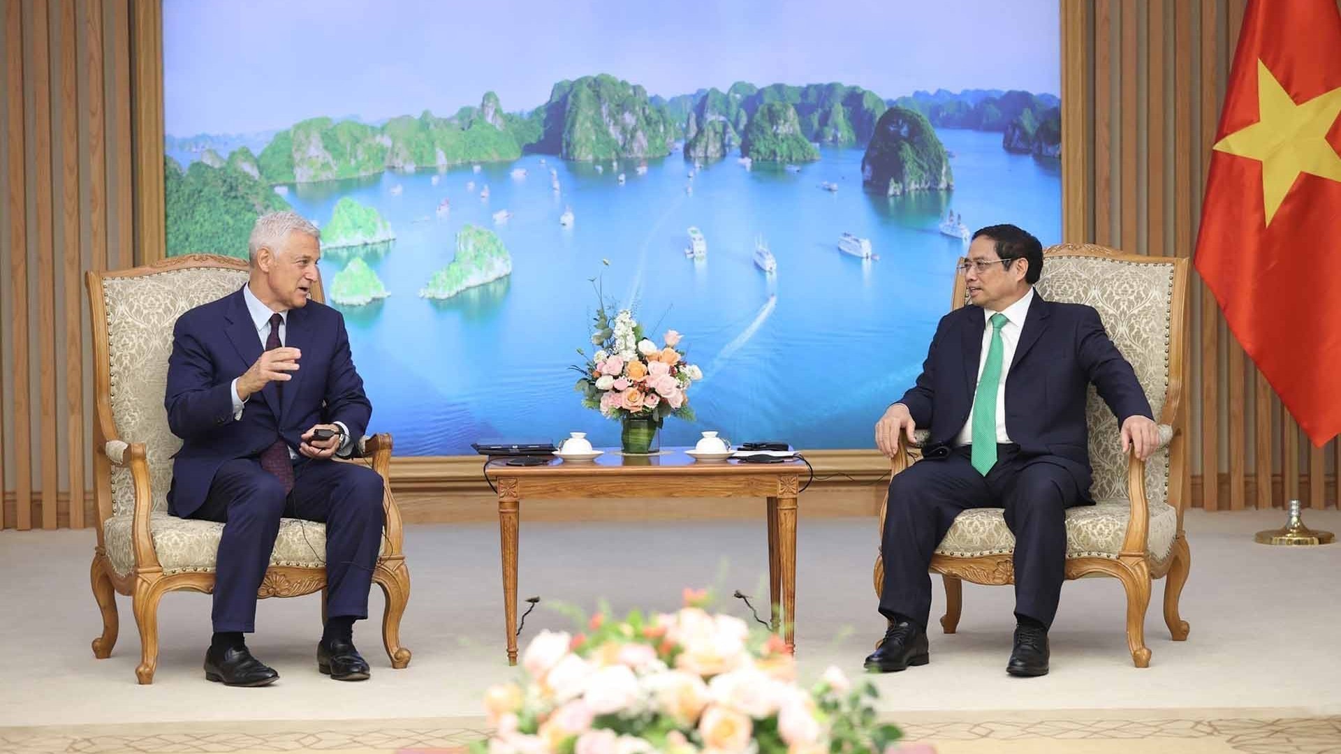 Tạo điều kiện thuận lợi để Standard Chartered duy trì, mở rộng các hoạt động kinh doanh tại Việt Nam